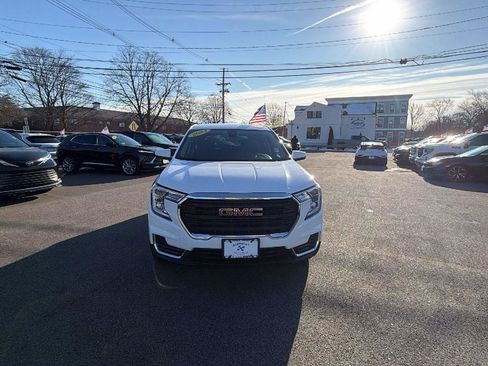 Used 2024 GMC Terrain SLE image 2