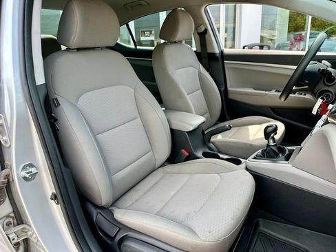 Used 2019 Hyundai Elantra SE FWD image 20