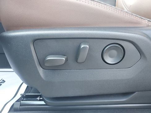 Used 2024 Chevrolet Tahoe High Country image 18