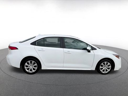 Used 2025 Toyota Corolla LE image 9