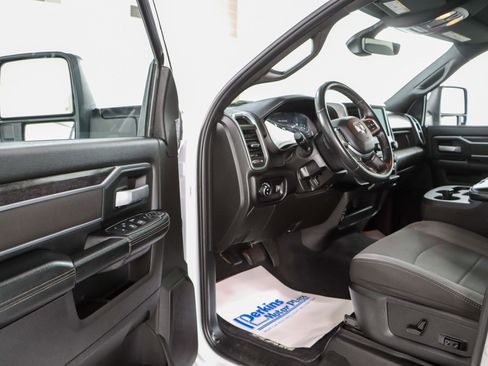 Used 2024 RAM 2500 Big Horn AWD/4WD image 3