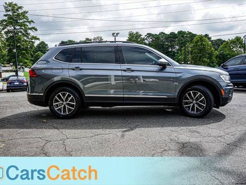 Used 2020 Volkswagen Tiguan SE w/ Panoramic Sunroof Package FWD image 3
