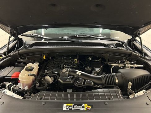 Used 2023 Jeep Grand Cherokee Altitude image 12