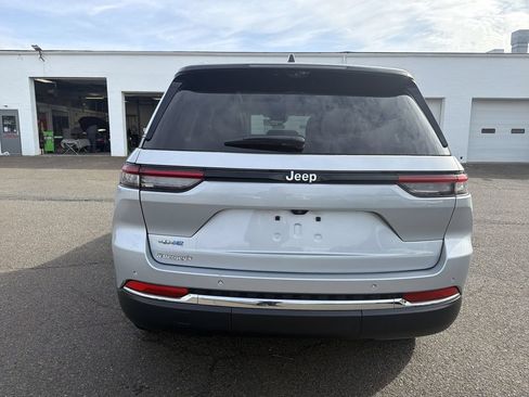 Used 2022 Jeep Grand Cherokee Limited 4xe w/ Luxury Tech Group II AWD/4WD image 4