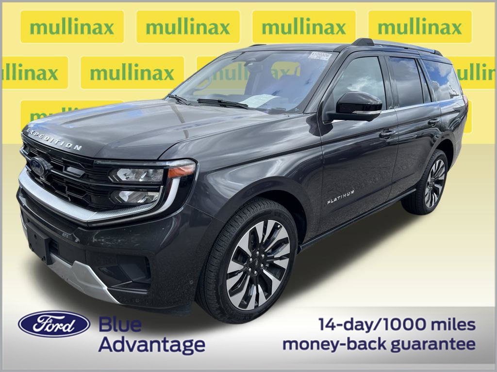 Used 2025 Ford Expedition Platinum w/ Driver's Package AWD/4WD image 3