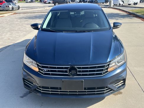 Used 2018 Volkswagen Passat 2.0T R-Line image 3