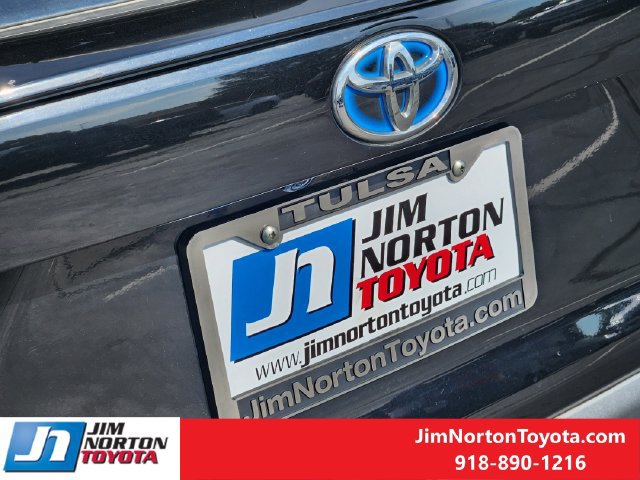 Used 2022 Toyota RAV4 XLE Premium AWD/4WD image 12