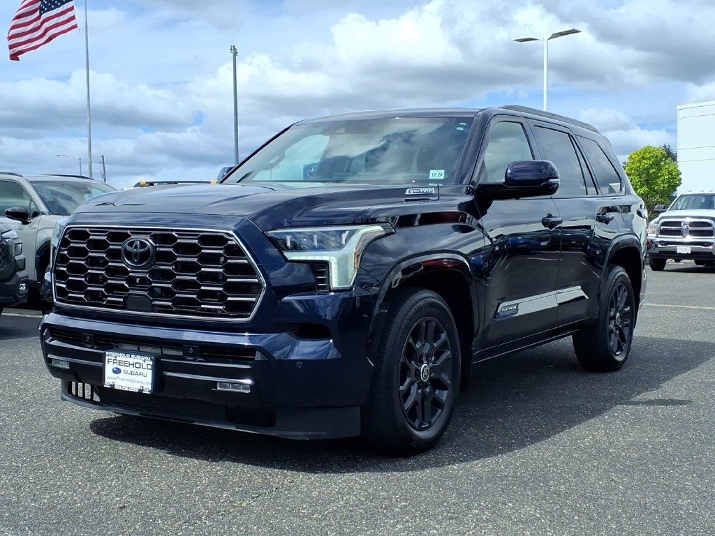 Used 2024 Toyota Sequoia Platinum AWD/4WD image 3