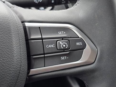 Used 2024 Jeep Compass Latitude w/ Convenience Group image 18