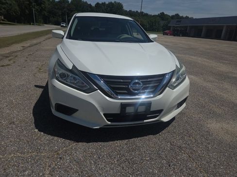 Used 2017 Nissan Altima 2.5 S w/ Power Driver Seat Package FWD image 2