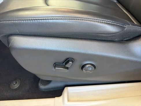 Used 2023 Chrysler Pacifica Touring-L FWD image 22