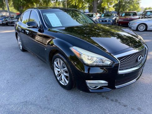 Used 2017 INFINITI Q70 3.7 RWD image 3