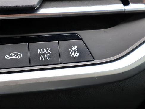 Used 2022 BMW X7 M50i w/ Dynamic Handling Package image 28