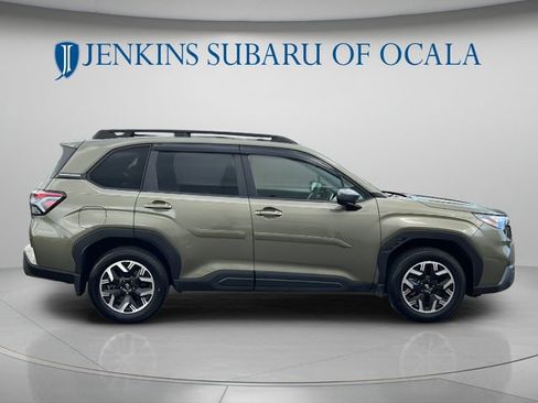 Used 2025 Subaru Forester Premium AWD/4WD image 2