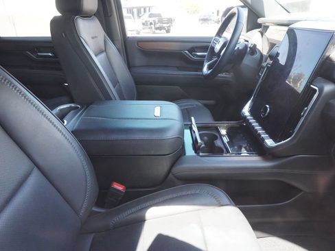 Certified 2025 GMC Yukon Denali AWD/4WD image 9