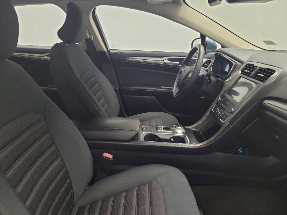Used 2019 Ford Fusion SE FWD image 21