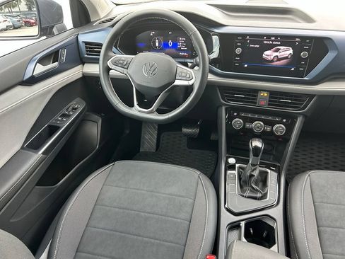Certified 2024 Volkswagen Taos SE FWD image 9