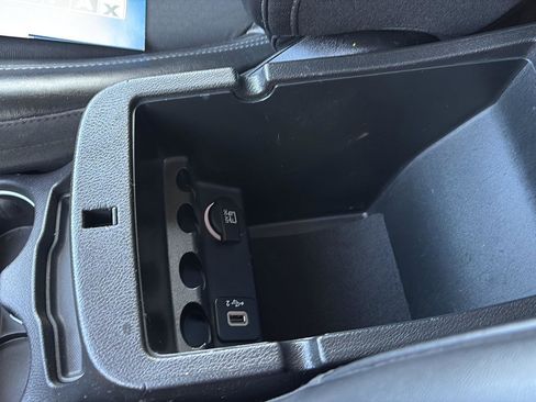 Used 2019 Jeep Cherokee Latitude Plus w/ Cold Weather Group image 16