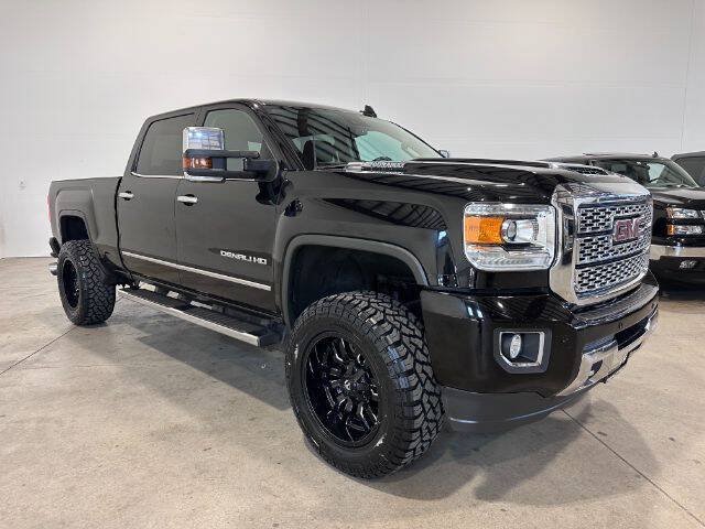 Used 2019 GMC Sierra 3500 Denali w/ Duramax Plus Package AWD/4WD image 4