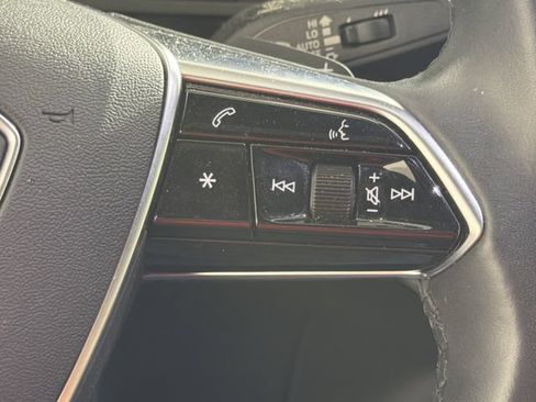 Used 2022 Audi e-tron Premium Plus AWD/4WD image 6