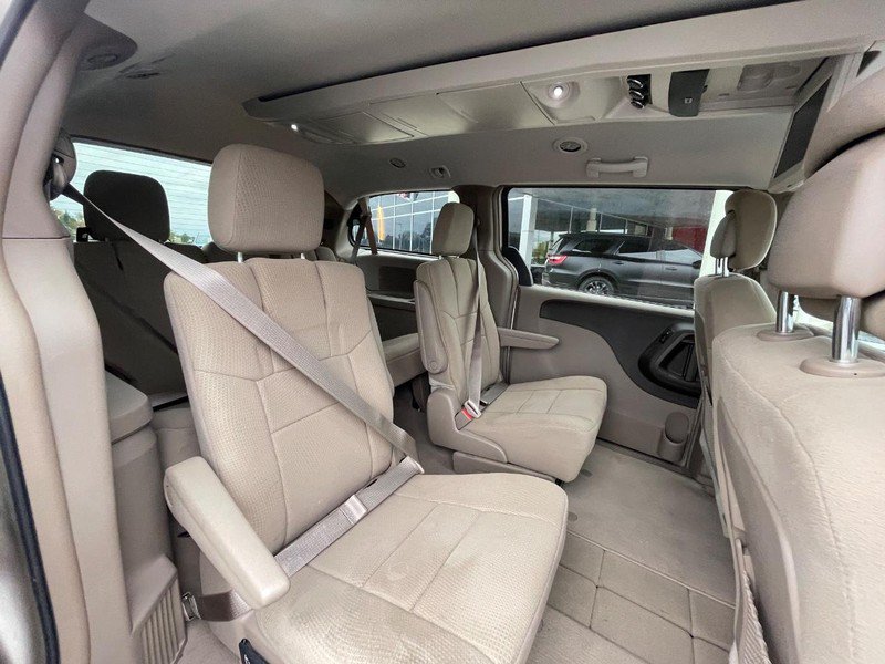Used 2014 Chrysler Town & Country Touring FWD image 5
