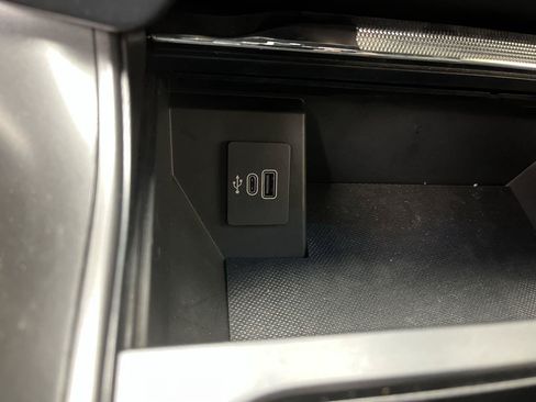Used 2025 Ford F150 Lariat AWD/4WD image 25