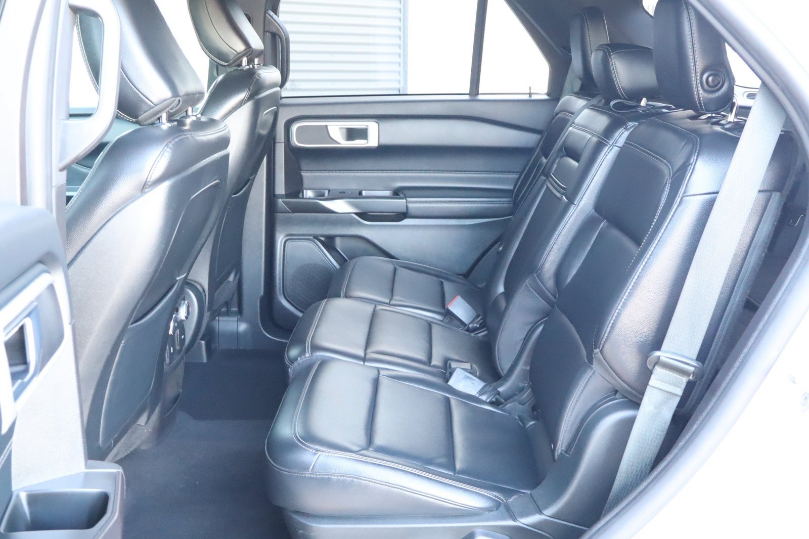 Used 2020 Ford Explorer XLT w/ Equipment Group 202A RWD image 36