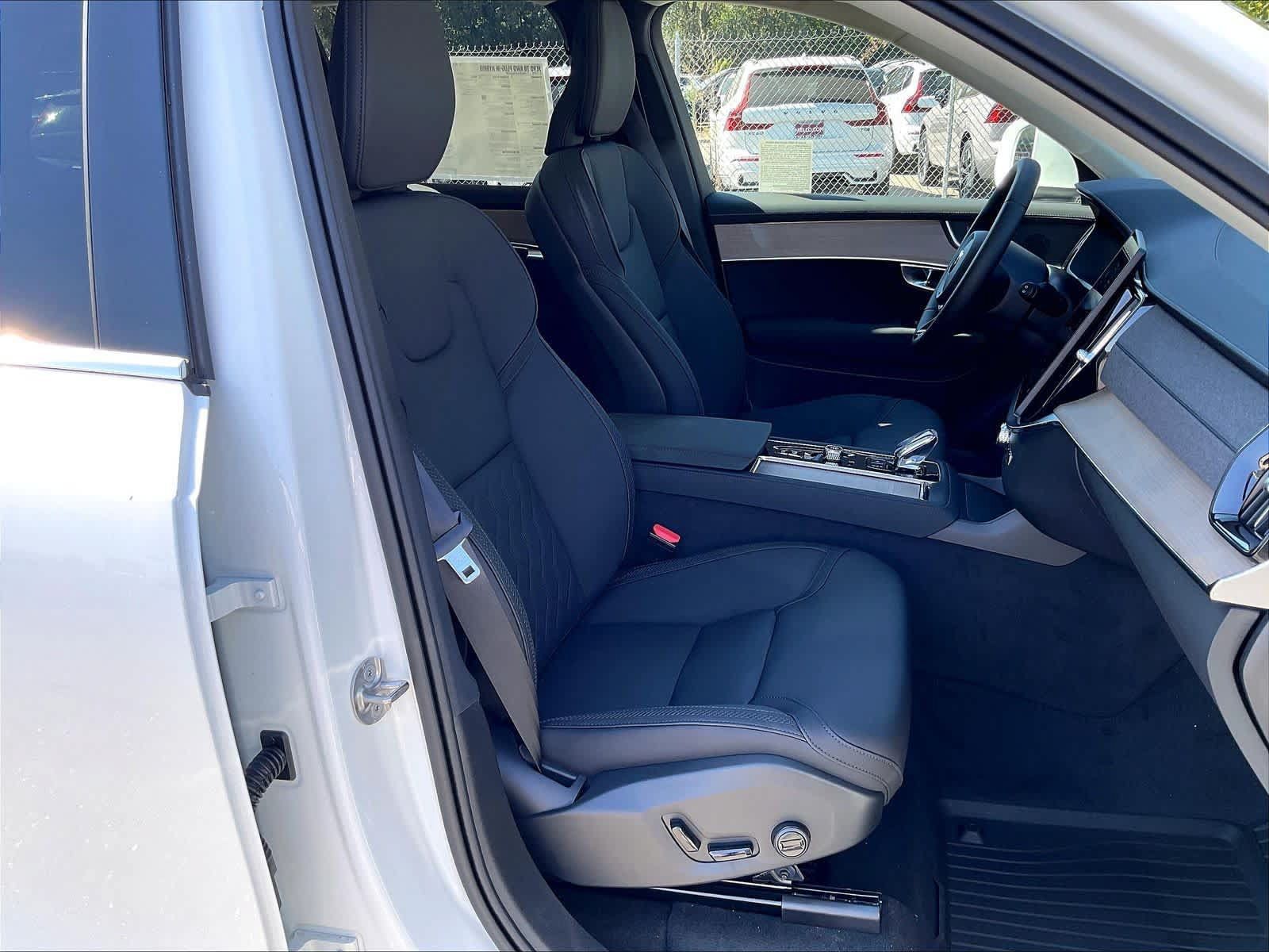 New 2026 Volvo XC90 T8 Core w/ Protection Package Premier AWD/4WD image 32
