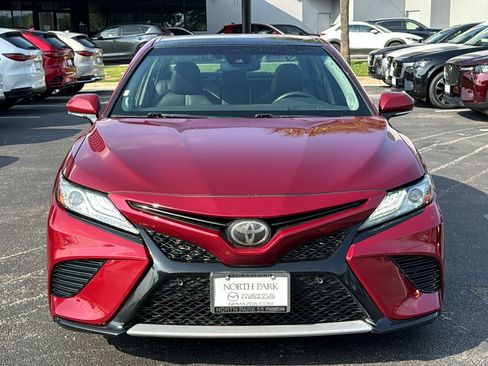 Used 2018 Toyota Camry XSE FWD image 3