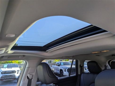 Used 2024 Toyota Highlander XLE image 22