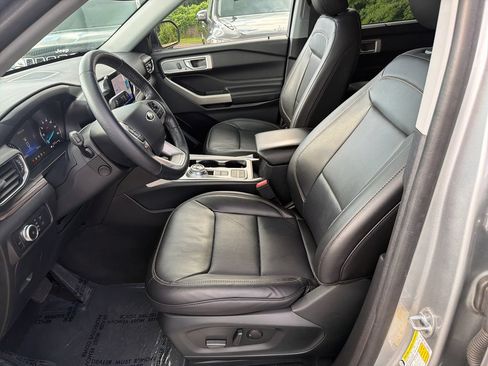 Used 2022 Ford Explorer Limited w/ Equipment Group 301A RWD image 9