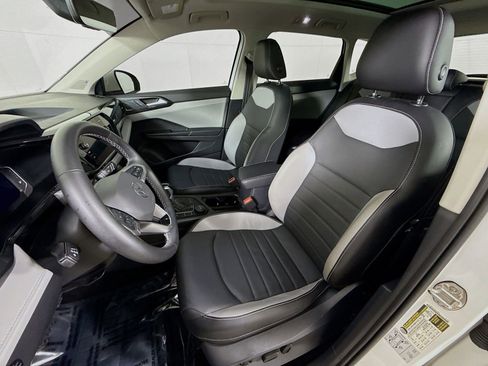 Certified 2022 Volkswagen Taos SEL w/ Panoramic Sunroof Package AWD/4WD image 5