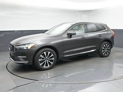 Used 2023 Volvo XC60 B5 Plus w/ Climate Package AWD/4WD image 4