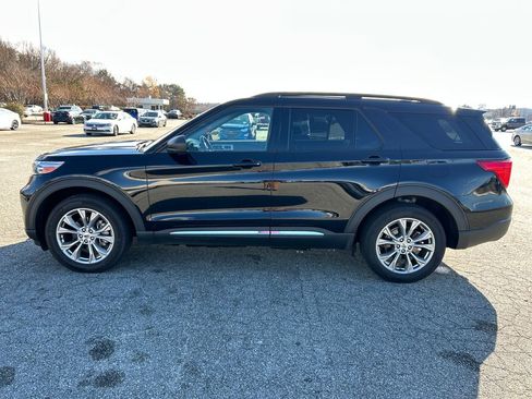 Used 2022 Ford Explorer XLT w/ Equipment Group 202A image 2