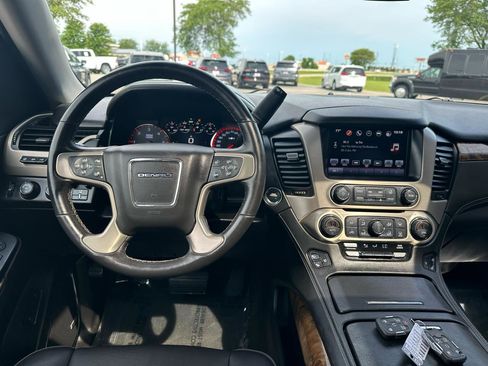 Used 2016 GMC Yukon Denali w/ Open Road Package AWD/4WD image 3