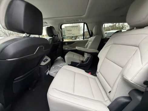 New 2025 Lincoln Navigator Reserve image 12