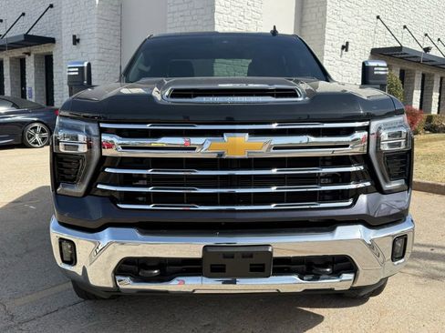 Used 2024 Chevrolet Silverado 2500 LTZ image 2