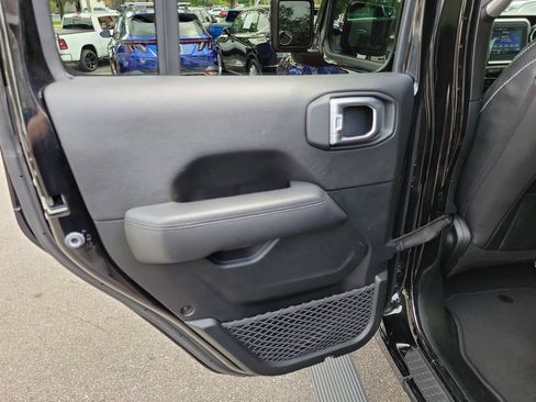 Used 2020 Jeep Wrangler Unlimited Sahara AWD/4WD image 10