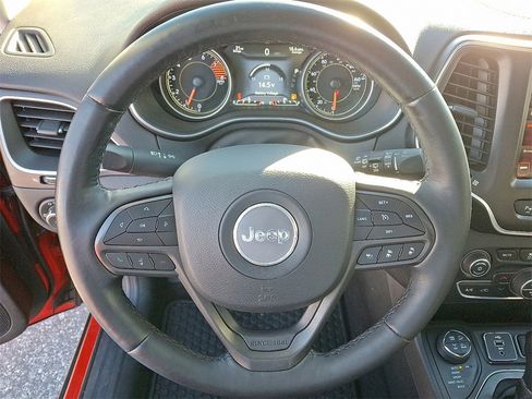 Used 2019 Jeep Cherokee Trailhawk image 20