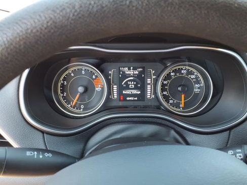Used 2019 Jeep Cherokee Latitude w/ Popular Appearance Group FWD image 7