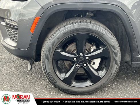 Used 2024 Jeep Grand Cherokee Limited w/ Black Appearance Package AWD/4WD image 10