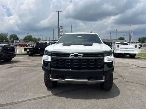 New 2026 Chevrolet Silverado 1500 ZR2 w/ Dark Appearance Package AWD/4WD image 8