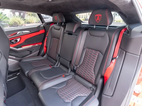 Used 2022 Lamborghini Urus AWD/4WD image 6