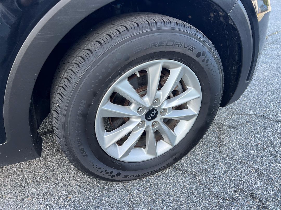 Used 2020 Kia Sorento LX FWD image 13