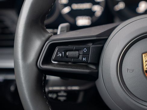 Certified 2022 Porsche 911 Carrera image 7