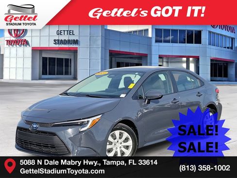 Used 2025 Toyota Corolla LE image 1