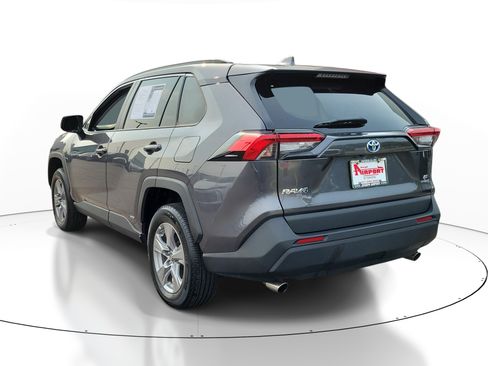 Used 2022 Toyota RAV4 LE AWD/4WD image 3