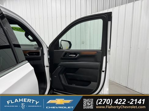 Used 2025 GMC Yukon XL Denali AWD/4WD image 14