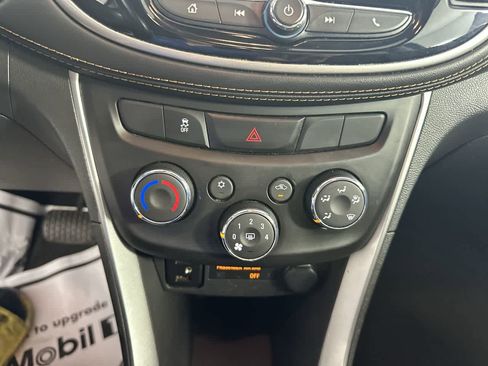 Used 2019 Chevrolet Trax LT w/ LT Convenience Package AWD/4WD image 24