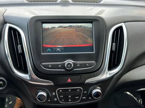 Used 2018 Chevrolet Equinox LT image 18